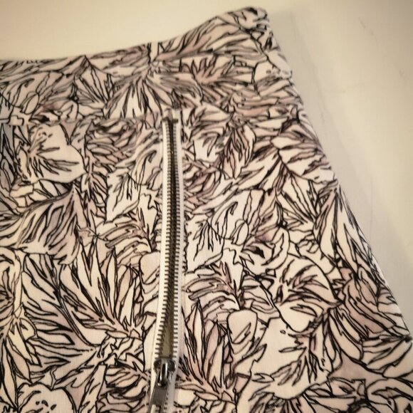 Reitmans Ladies Size 7 Pull On Style Black/White/Grey Pattern Skirt - Picture 6 of 8